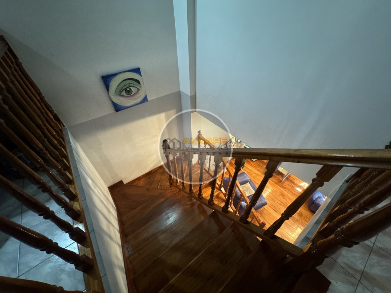 Se Vende Casa Cuatro ambientes, cochera pasante, Excelente (Lanus Oeste)
