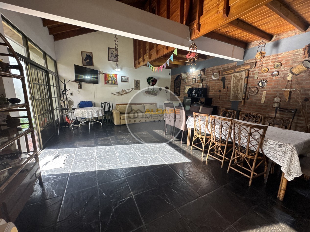 Se Vende Casa Cuatro ambientes, cochera pasante, Excelente (Lanus Oeste)