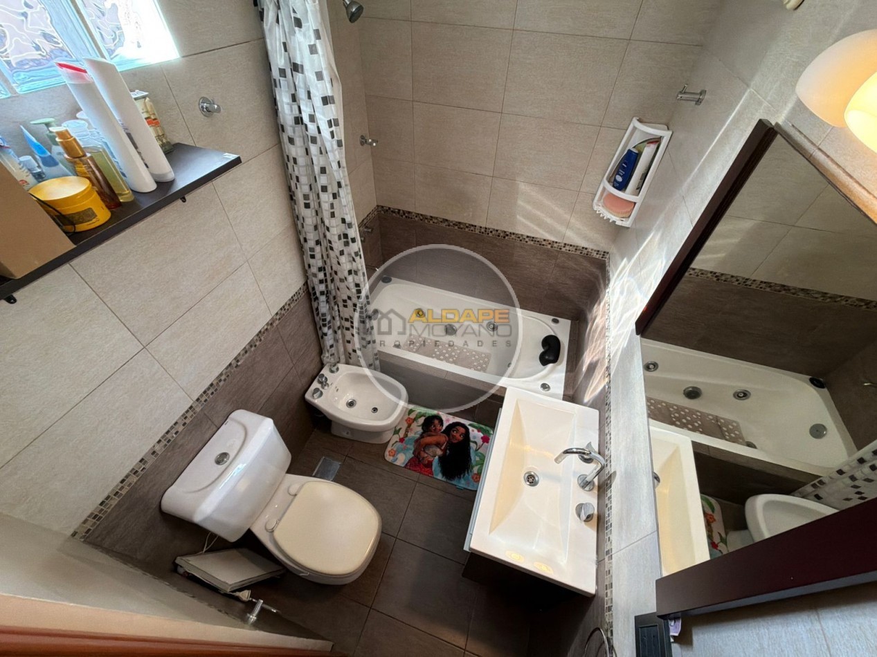 En Venta PH cuatro ambientes con cochera (Lomas del Mirador)
