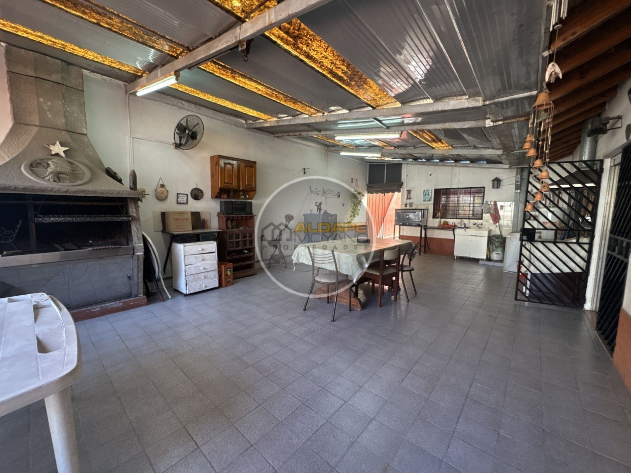 Se alquila Casa ideal multifamiliar, con piscina y garage (Tablada)