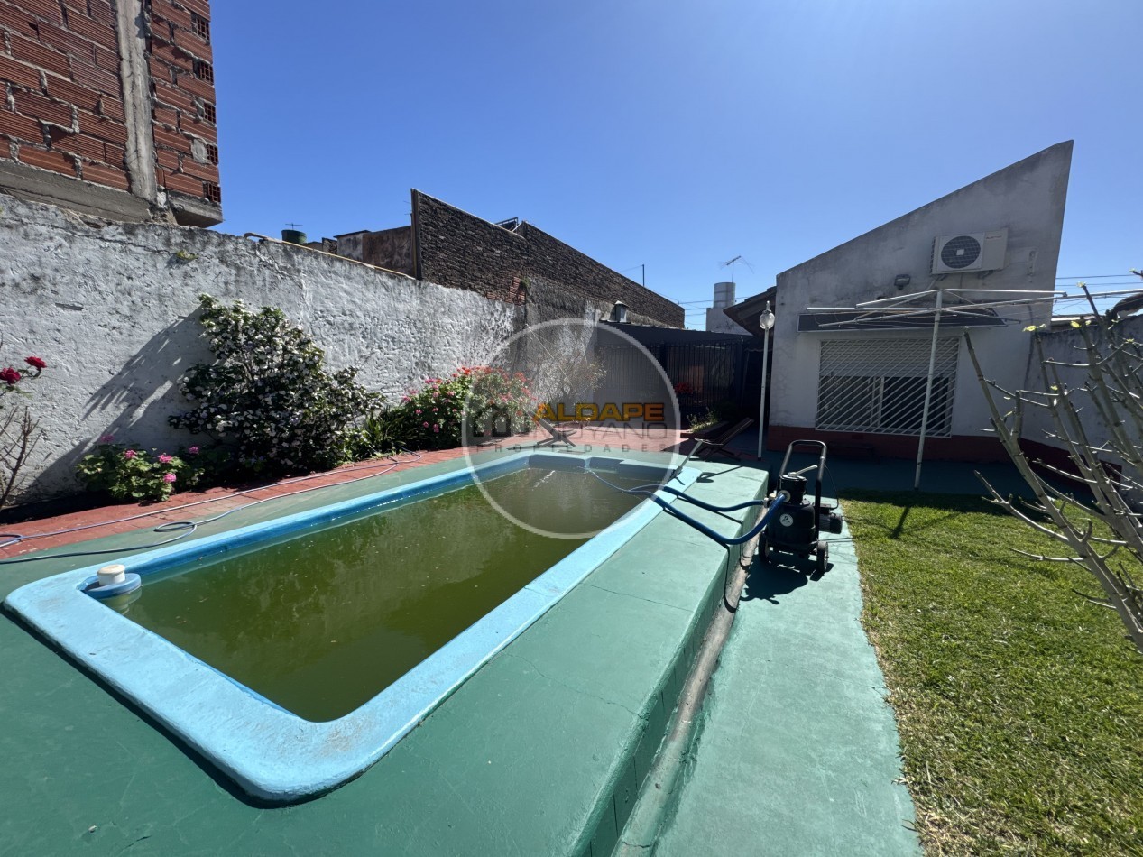 Se alquila Casa ideal multifamiliar, con piscina y garage (Tablada)