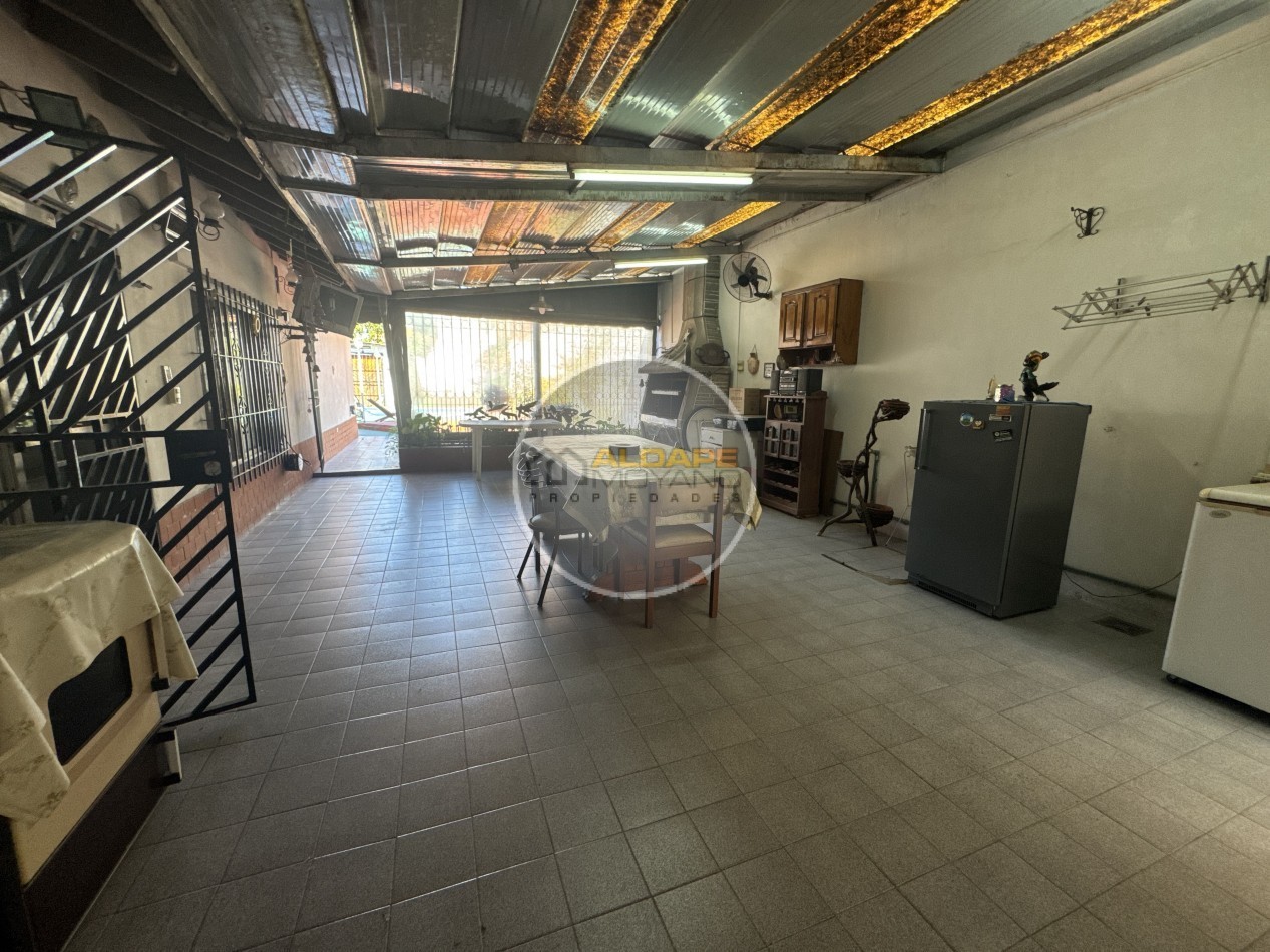 Se alquila Casa ideal multifamiliar, con piscina y garage (Tablada)