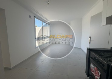 Alquiler dos ambientes, contrafrente, (Aquino 5581, Villa Lugano!!)