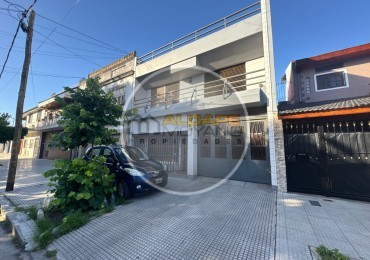 En Venta Casa seis ambientes, cochera triple, Quincho -Excelente estado!! (Villa Lugano)