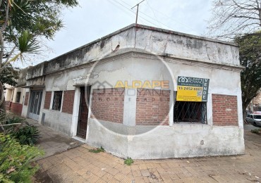 Se Vende Casa tres amb, cochera doble, A Reciclar!! (Ciudadela)