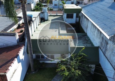 Se Vende Casa Cuatro ambientes, con cochera, Quincho (Villa Lugano)