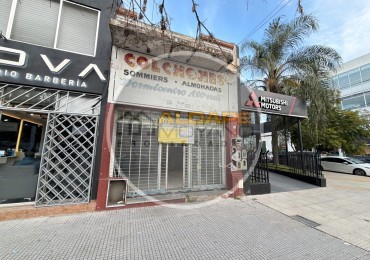 Se vende Local comercial y vivienda tres amb (A Reciclar)