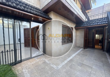 Se Vende PH entrada independiente, cuatro ambientes, cochera cubierta, Quincho, Excelente! (La Tablada)