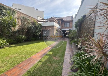 Se Vende Casa Cuatro ambientes, cochera pasante, Excelente (Lanus Oeste)